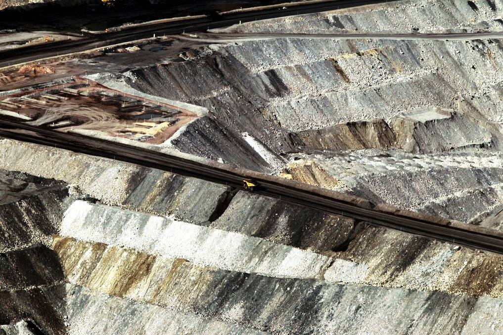 Close-up of BHP’s Mount Arthur coal mine by D. Sewell.
https://creativecommons.org/licenses/by/2.0/
http://www.flickr.com/photos/lockthegatealliance/14624205355/