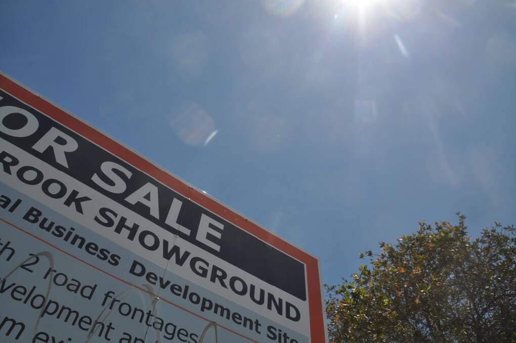 NUMBER CRUNCH: The Muswellbrook Showground ‘For Sale’ sign on Maitland Street.