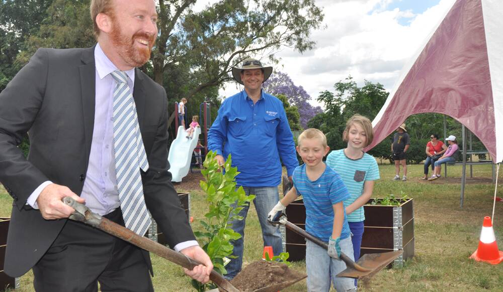 MAYOR AT WORK:  Muswellbrook Mayor Martin Rush showed he was “shovel-ready” in the new community garden with onlookers at the Fair 
enjoying his commitment.