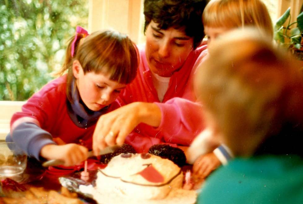 Teamwork: Cake decoration in the 80s.