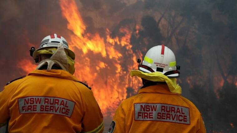 Kerry Ridge bushfire lifted to 'emergency warning'