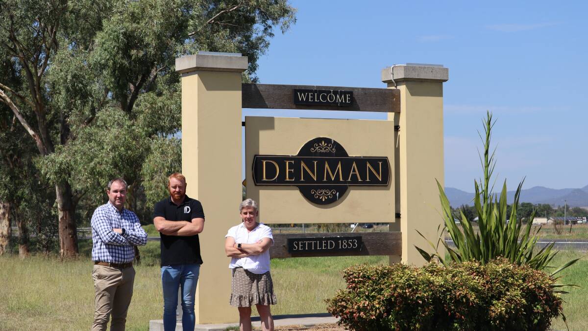 Muswellbrook Shire Councillors Steve Reynolds and Amanda Barry caught up with Denman Hotel owner Josh Laing. 