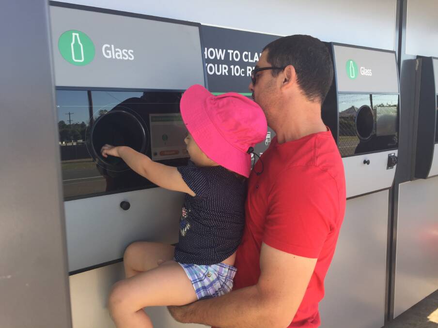 Denman's Shane Thurston, with daughter Nia, 3, recycling at the Muswellbrook RVM for the first time. 