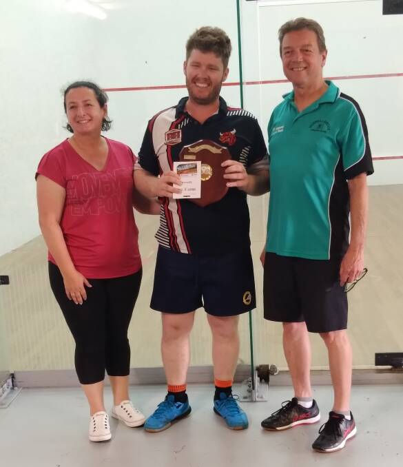 Donna Murdoch presenting Curtis Strong with the Men's A Grade award with tournament director Chris Agosto.