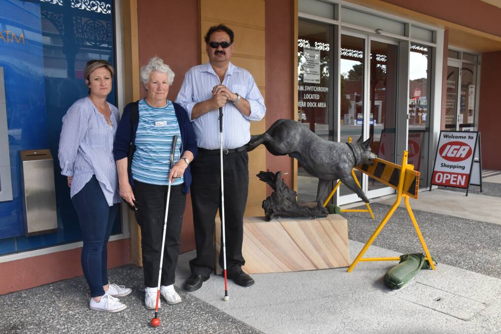 RUFF TIME: Muswellbrook mother Addie Parker, and low vision residents Joy Baxter and Ross Pahuru are hoping to see the blue heeler statue relocated.
