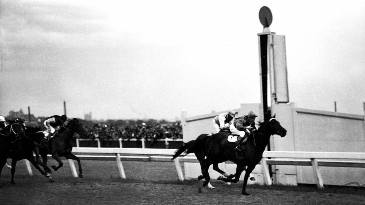 Delta winning the 1951 Melbourne Cup.
