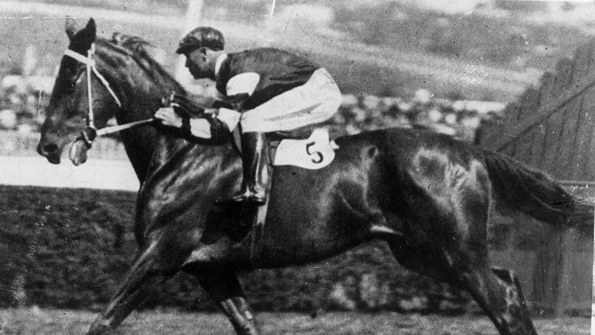  Junction-born jockey Jim Pike atop the mighty Phar Lap in 1930.